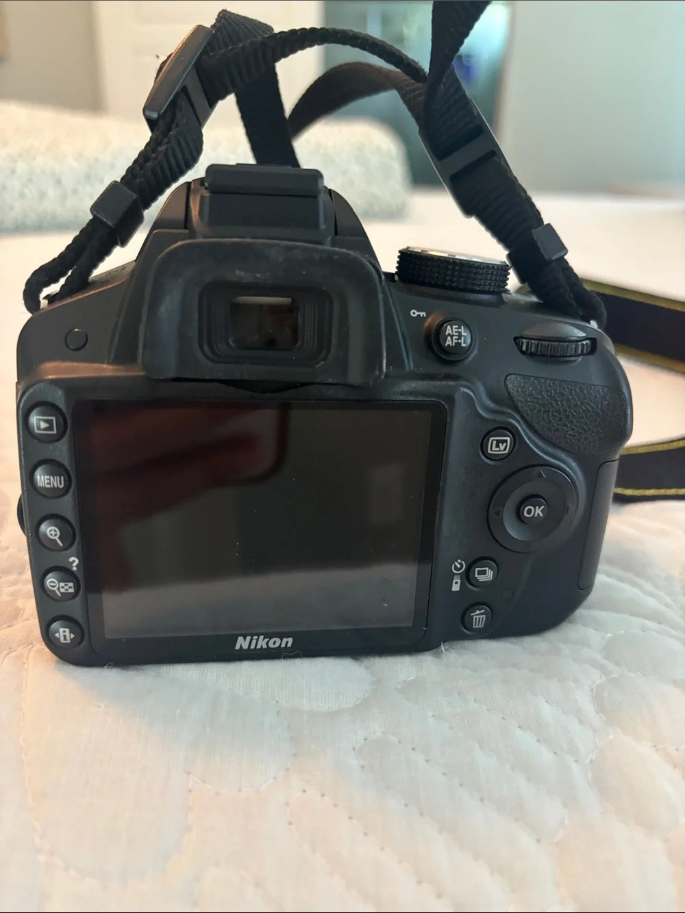 Nikon D3200 DSLR Camera in Black with 18-55mm VR Lens